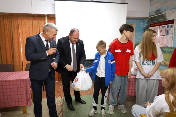 Открытый диалог: руководство фабрики «Красный пищевик» встретилось с подрастающим поколением в лагере «Мечта»