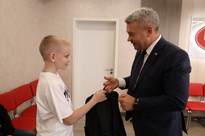 В канун Дня знаний на фабрике «Красный пищевик» поздравили многодетных родителей