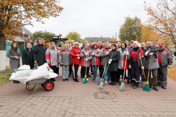 Сотрудники «Красного пищевика» преобразили прилегающую к фабрике территорию
