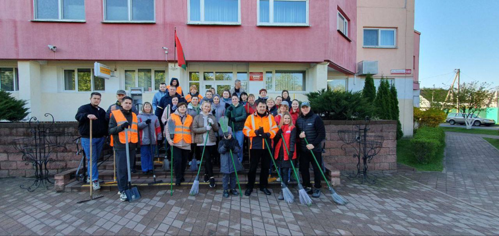 Коллектив кондитерской фабрики «Красный пищевик» приняли участие в республиканском субботнике